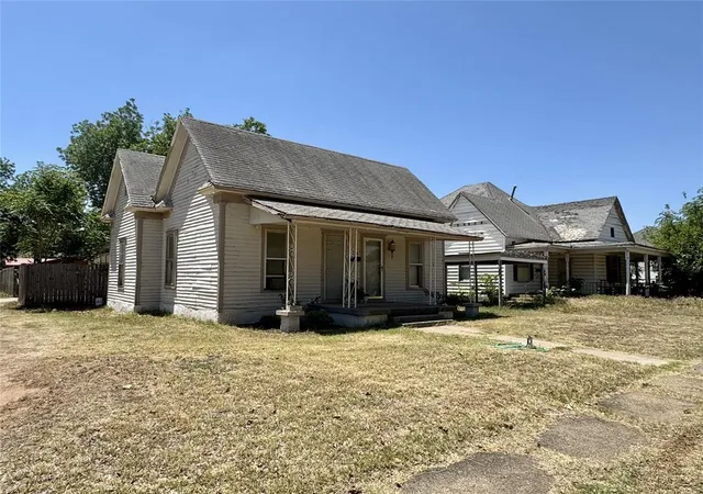 Homes for sale in Mangum, OK | 418 W Pierce St, Mangum, OK 73554 | MLS# 1228782