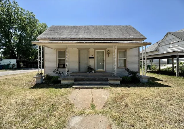 Homes for sale in Mangum, OK | 418 W Pierce St, Mangum, OK 73554 | MLS# 1228782