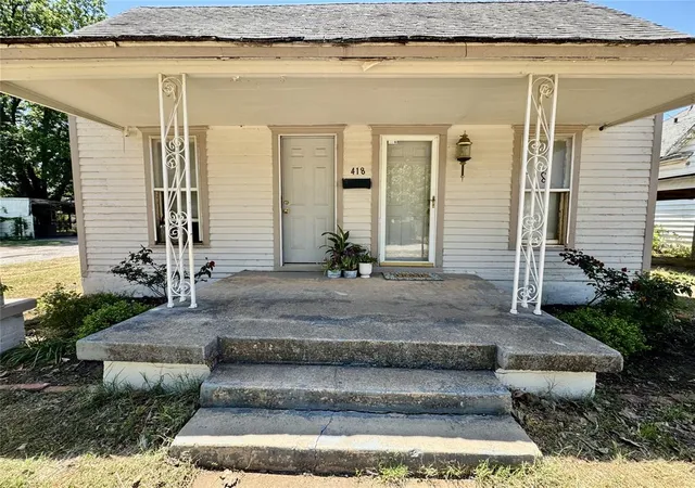 Homes for sale in Mangum, OK | 418 W Pierce St, Mangum, OK 73554 | MLS# 1228782