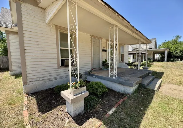 Homes for sale in Mangum, OK | 418 W Pierce St, Mangum, OK 73554 | MLS# 1228782
