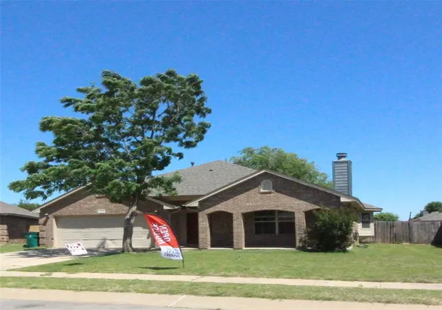 1st image of 2404 Rookhaven Ln, Yukon, OK 73099 | MLS# 1228783