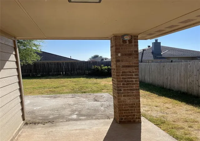3rd image of 2404 Rookhaven Ln, Yukon, OK 73099 | MLS# 1228783