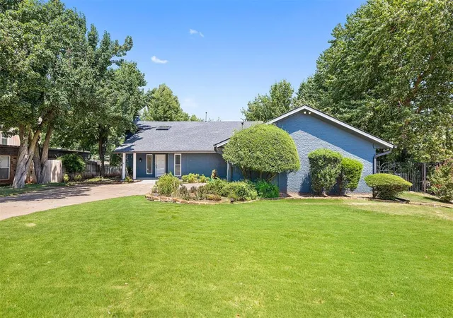 Homes for sale in Oklahoma City, OK | 2905 Lamp Post Ln, Oklahoma City, OK 73120 | MLS# 1228813