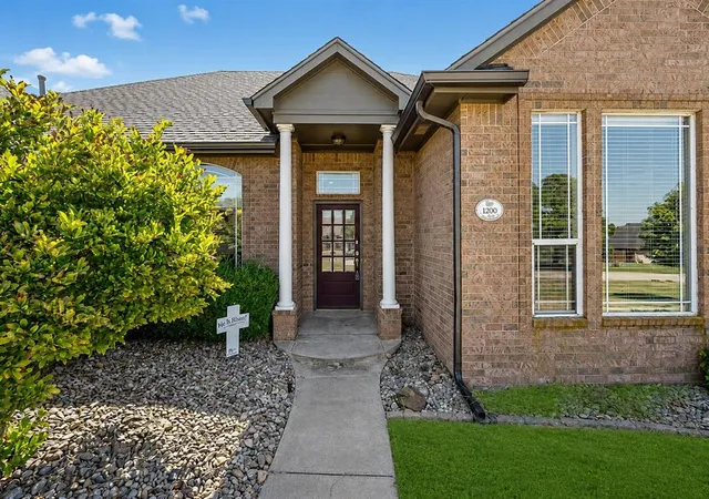 3rd image of 1200 Chipper Ln, Edmond, OK 73025 | MLS# 1228849