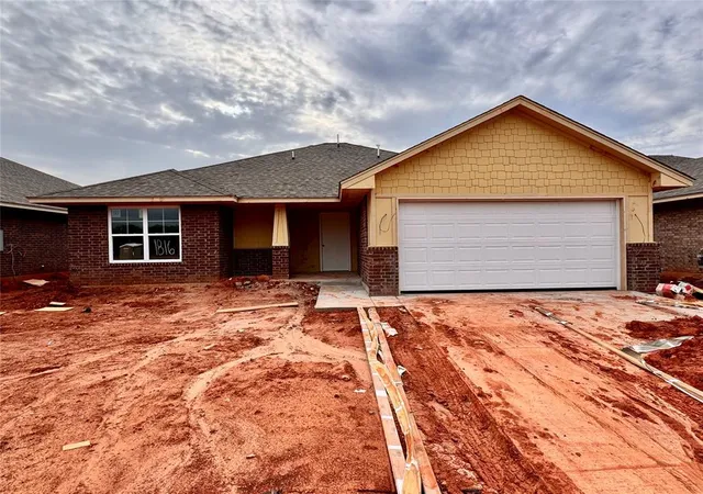 Homes for sale in Moore, OK | 1816 Pin Cherry Ln, Moore, OK 73160 | MLS# 1228955