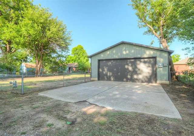 Homes for sale in Crescent, OK | 510 N Oak St, Crescent, OK 73028 | MLS# 1229037