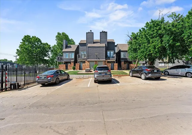 Homes for sale in Oklahoma City, OK | 11510 N May Avenue, Oklahoma City, OK 73120 | Houzeo