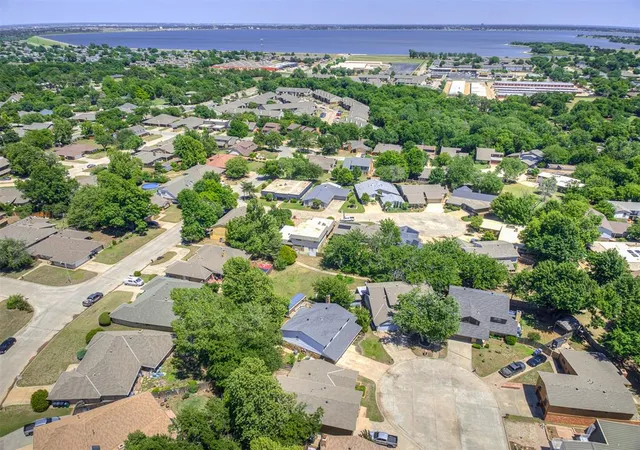 2nd image of 6305 Bingham Ct, Oklahoma City, OK 73132 | MLS# 1229117