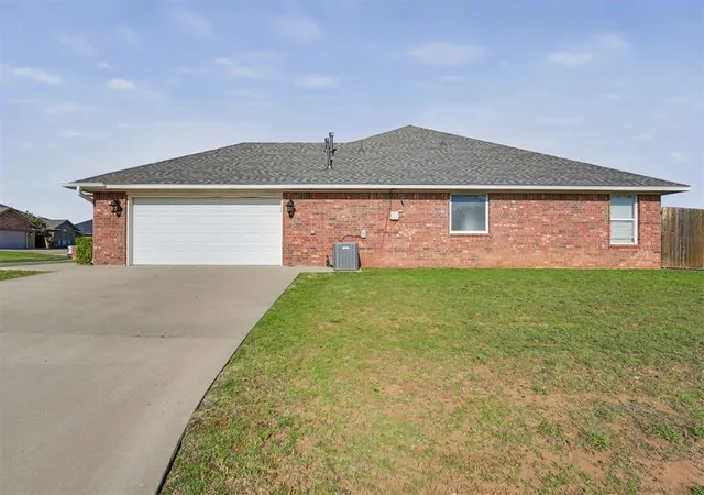 Photo 4 of Sale Pending at 1800 Puma Dr, Altus, OK 73521 | MLS# 1229119 | Listing updated on 2026-06-01