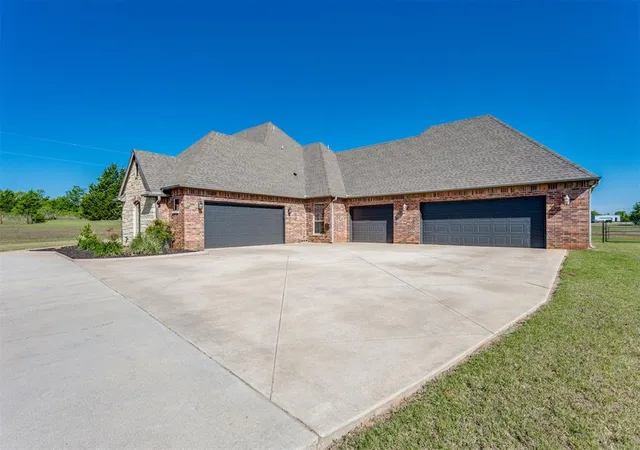 2nd image of 33410 Pecan Grove Rd, Shawnee, OK 74804 | MLS# 1229152