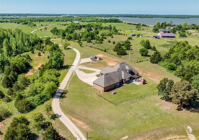 image of 33410 Pecan Grove Rd, Shawnee, OK 74804 | MLS# 1229152