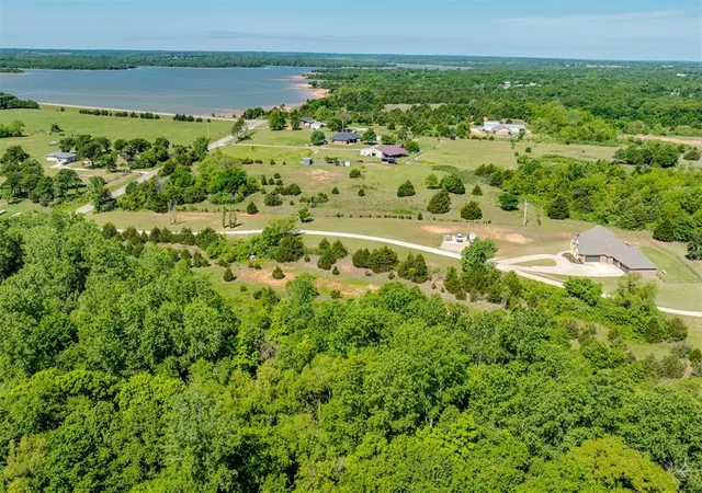 image of 33410 Pecan Grove Rd, Shawnee, OK 74804 | MLS# 1229152