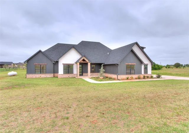 2nd image of 2441 Hawks Haven Dr, Guthrie, OK 73044 | MLS# 1229166