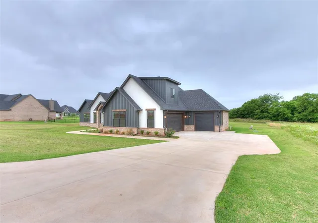 3rd image of 2441 Hawks Haven Dr, Guthrie, OK 73044 | MLS# 1229166