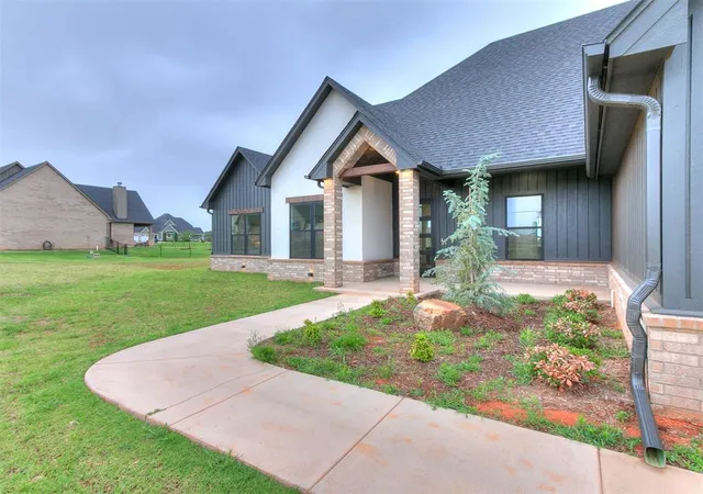 4th image of 2441 Hawks Haven Dr, Guthrie, OK 73044 | MLS# 1229166