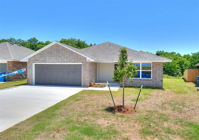 Homes for sale in Newcastle, OK | 1842 Brush Creek Wy, Newcastle, OK 73065 | MLS# 1229179