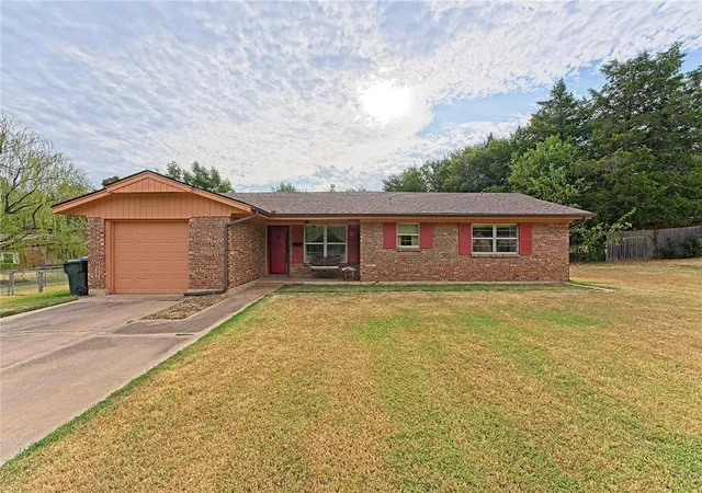 Single family home for sale at 2529 Wildwood Ln, Norman, OK 73071 | MLS# 1229241