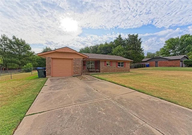 Photo 1 of Single family home for sale at 2529 Wildwood Ln, Norman, OK 73071 | MLS# 1229241 | Listing updated on 2026-09-23