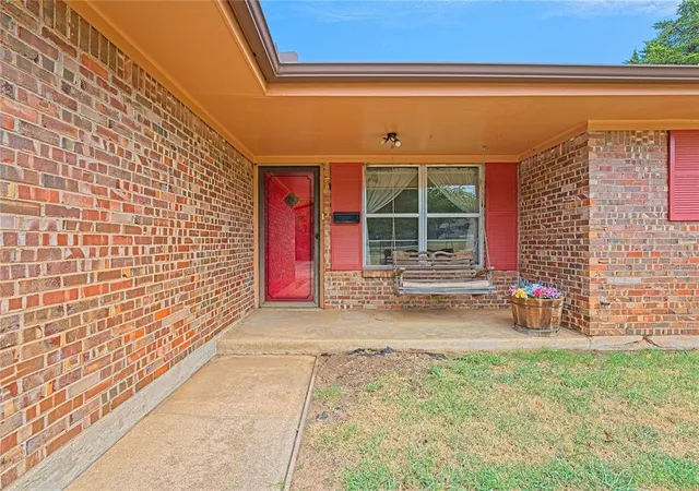 Photo 3 of Single family home for sale at 2529 Wildwood Ln, Norman, OK 73071 | MLS# 1229241 | Listing updated on 2026-09-23