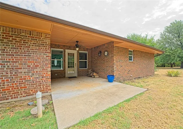 Photo 4 of Single family home for sale at 2529 Wildwood Ln, Norman, OK 73071 | MLS# 1229241 | Listing updated on 2026-09-23