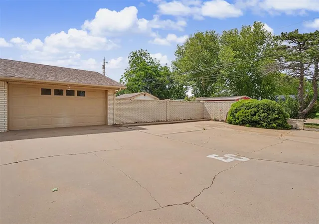 4th image of 611 N Lincoln Ave, Elk City, OK 73644 | MLS# 1229284