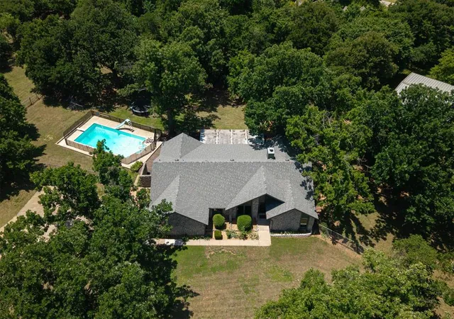 2nd image of 6204 Plumtree Ln, Edmond, OK 73034 | MLS# 1229287