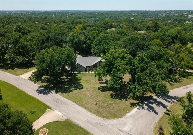 39th image of 6204 Plumtree Ln, Edmond, OK 73034 | MLS# 1229287
