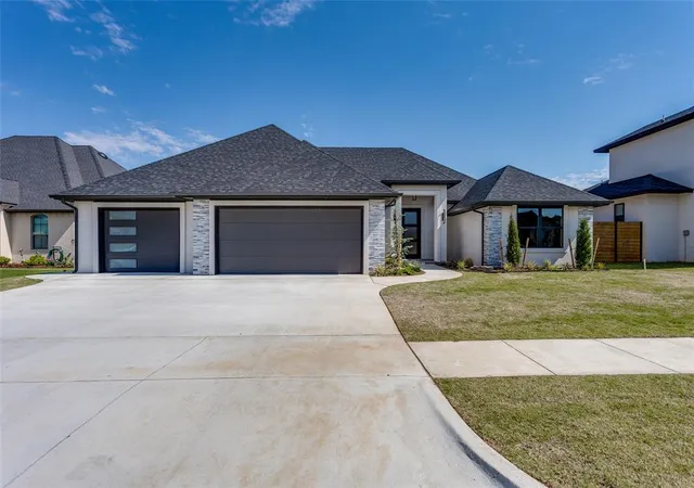 1st image of 9305 Nw 84th St, Yukon, OK 73099 | MLS# 1229335