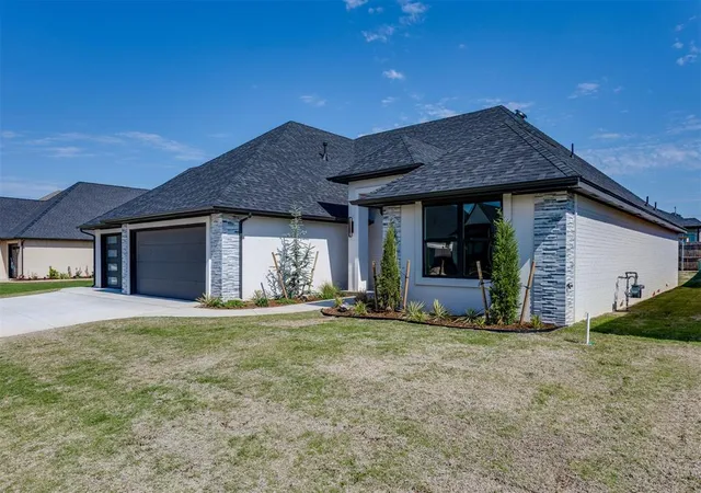 2nd image of 9305 Nw 84th St, Yukon, OK 73099 | MLS# 1229335
