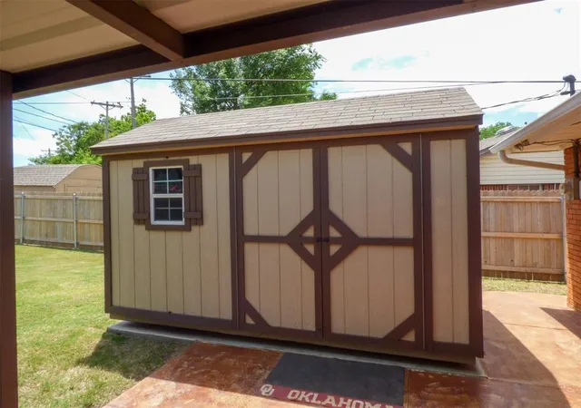 Photo 3 of Sale Pending at 106 Kelly Dr, Moore, OK 73160 | MLS# 1229436 | Listing updated on 2026-09-21