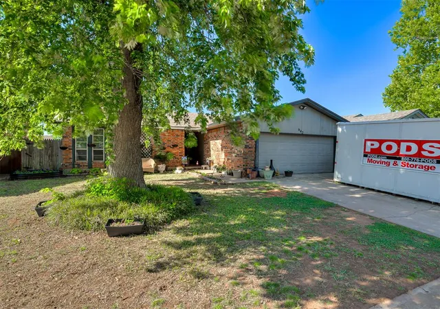 Homes for sale in Mustang, OK | 642 W Linden Dr, Mustang, OK 73064 | MLS# 1229450