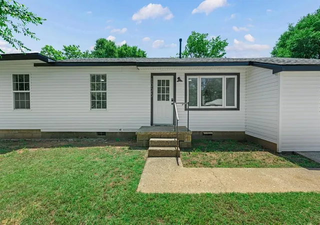 3rd image of 1025 Elmwood Dr, Guthrie, OK 73044 | MLS# 1229480