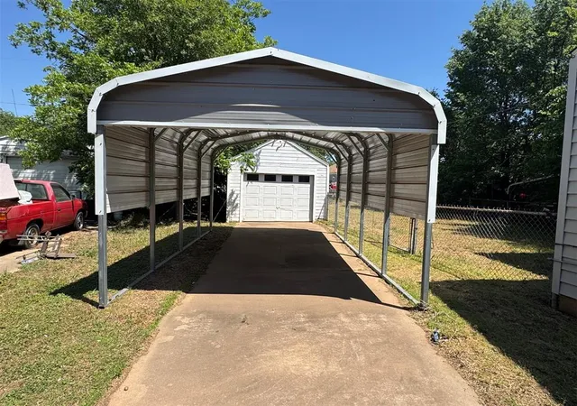 Photo 4 of Sale Pending at 721 N 6 Th St, Enid, OK 73701 | MLS# 1229486 | Listing updated on 2026-05-15