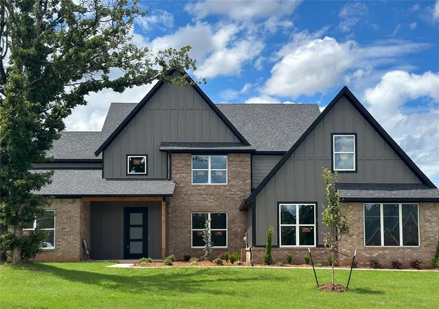 3rd image of 4601 Maple Ridge Dr, Edmond, OK 73034 | MLS# 1229524