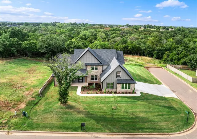 Photo 3 of Single family home for sale at 4601 Maple Ridge Dr, Edmond, OK 73034 | MLS# 1229524 | Listing updated on 2026-08-19