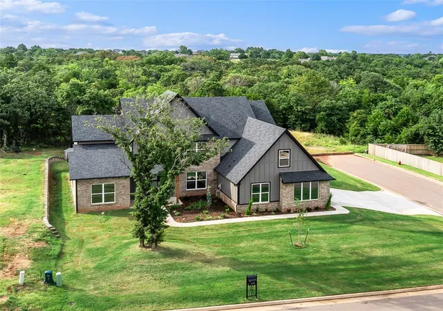 Photo 3 of Single family home for sale at 4601 Maple Ridge Dr, Edmond, OK 73034 | MLS# 1229524 | Listing updated on 2026-08-19