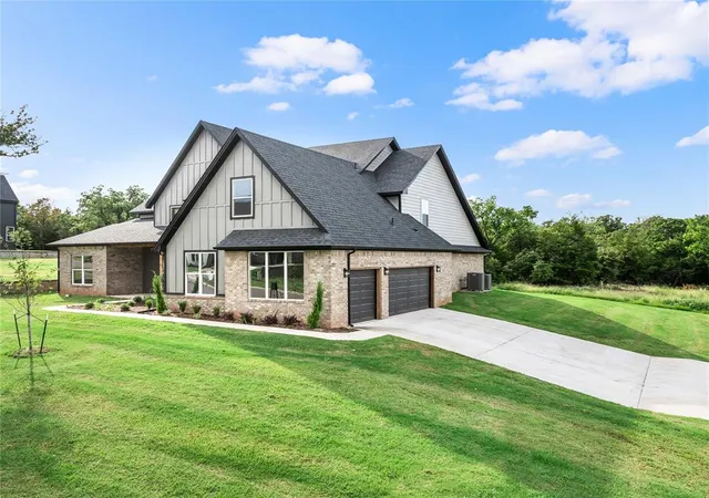 Photo 4 of Single family home for sale at 4601 Maple Ridge Dr, Edmond, OK 73034 | MLS# 1229524 | Listing updated on 2026-08-19