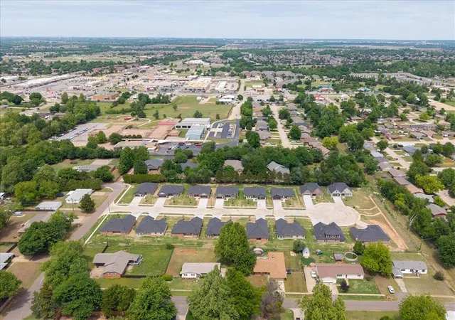 4th image of 220 E Abbot Ln, Mustang, OK 73064 | MLS# 1229563