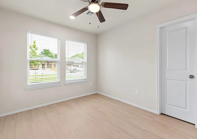 4th image of 221 E Abbot Ln, Mustang, OK 73064 | MLS# 1229564