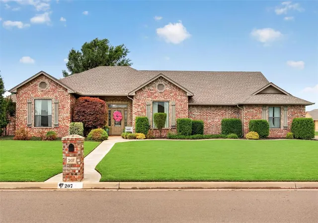 1st image of 207 Clayton, Elk City, OK 73644 | MLS# 1229607