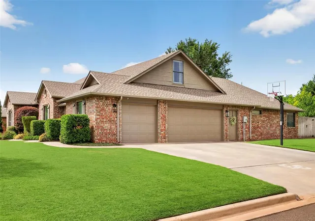 2nd image of 207 Clayton, Elk City, OK 73644 | MLS# 1229607