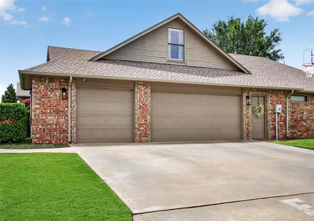 3rd image of 207 Clayton, Elk City, OK 73644 | MLS# 1229607