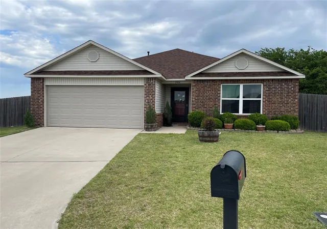 Photo 1 of Single family home for sale at 1904 Twisted Oak Ct, Shawnee, OK 74804 | MLS# 1229630 | Listing updated on 2026-08-21