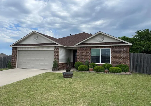 Photo 2 of Single family home for sale at 1904 Twisted Oak Ct, Shawnee, OK 74804 | MLS# 1229630 | Listing updated on 2026-08-21