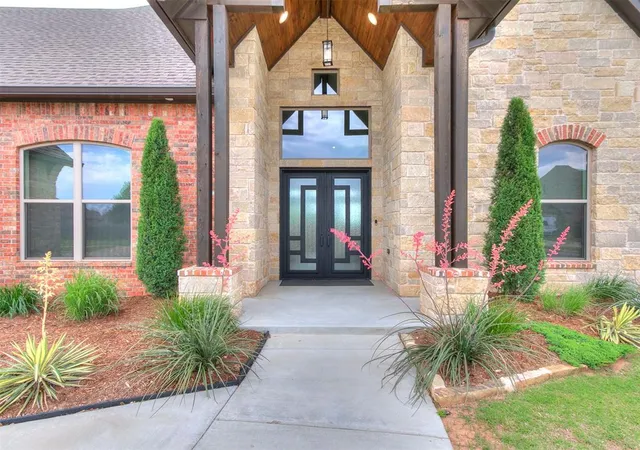 Homes for sale in Yukon, OK | 1200 Canteberry Dr, Yukon, OK 73099 | MLS# 1229644