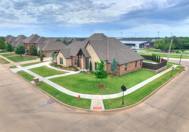 Homes for sale in Yukon, OK | 1200 Canteberry Dr, Yukon, OK 73099 | MLS# 1229644