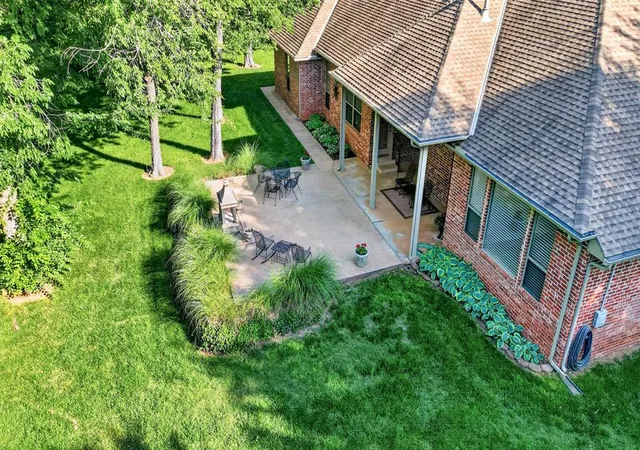 4th image of 7400 Oakwood Creek Rd, Edmond, OK 73034 | MLS# 1229683