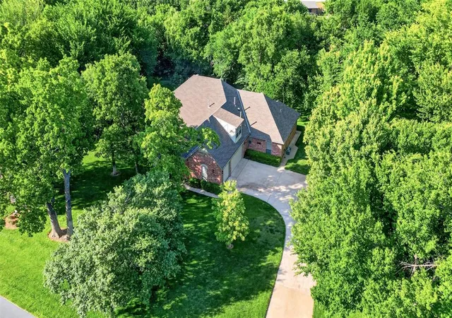 1st image of 7400 Oakwood Creek Rd, Edmond, OK 73034 | MLS# 1229683