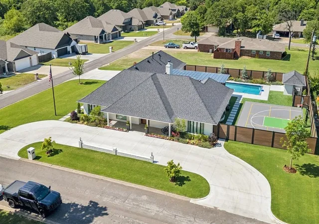 Homes for sale in Jones, OK | 627 Louisiana St, Jones, OK 73049 | MLS# 1229727