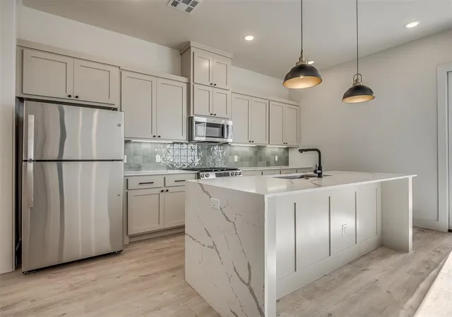 1st image of 401 W Main St, Edmond, OK 73003 | MLS# 1229840